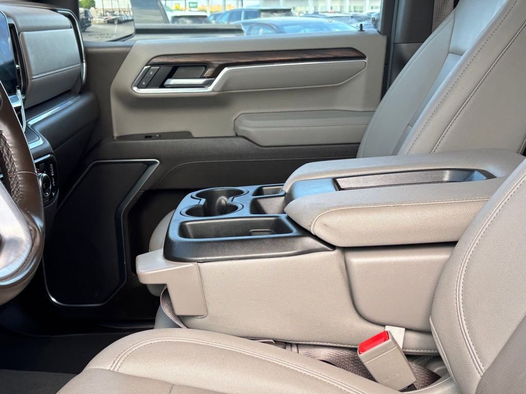 Used 2025 White GMC SLT image 10