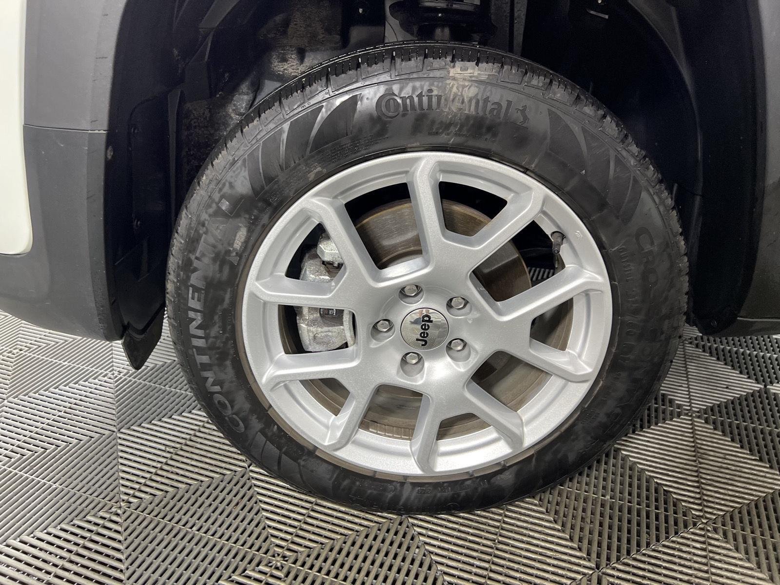 Certified Used 2023 Alpine White Clearcoat Jeep Latitude image 23