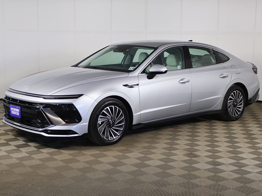 Certified Used 2024 Silver Hyundai SEL image 7