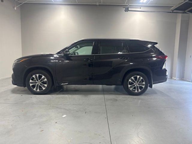 Used 2021 Brown Toyota XLE image 10