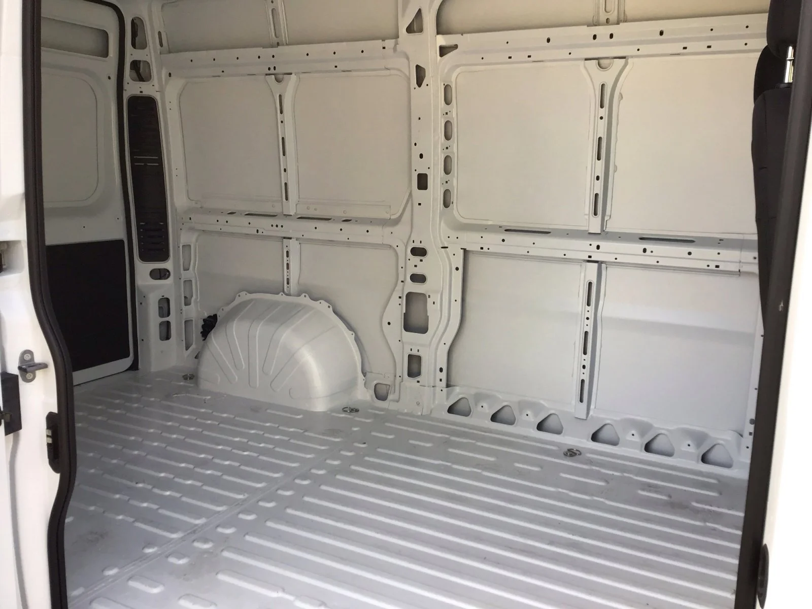 New 2026 Bright White Clearcoat Ram Tradesman image 22