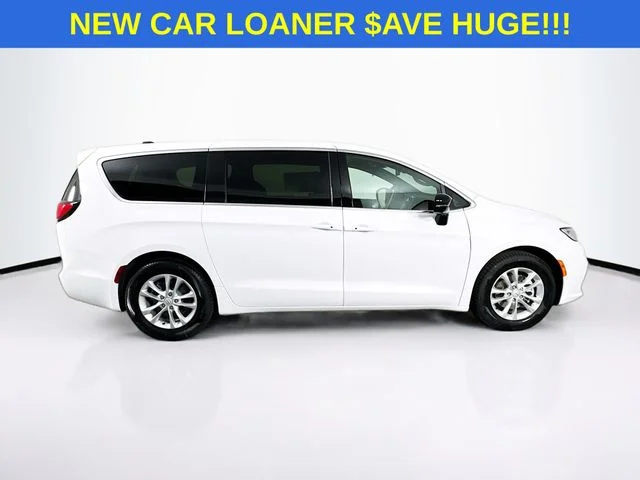New 2026 Bright White Clear-Coat Exterior Paint Chrysler Select image 8