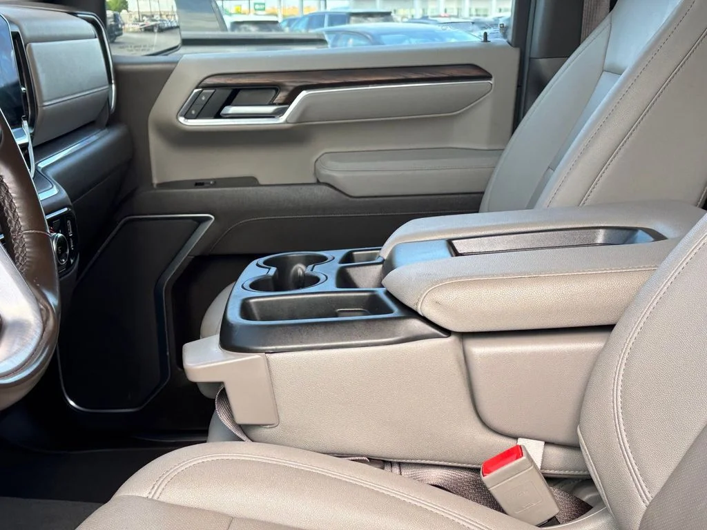 Used 2025 White GMC SLT image 10