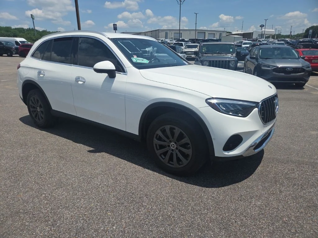 Used 2024 White Mercedes-Benz GLC 300 image 9