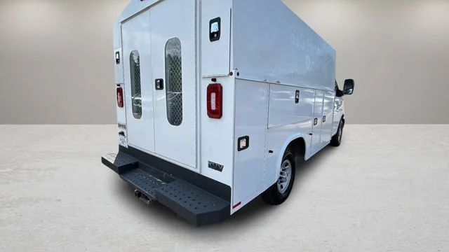 Used 2019 SUMMIT WHITE Chevrolet CUTWAY image 41