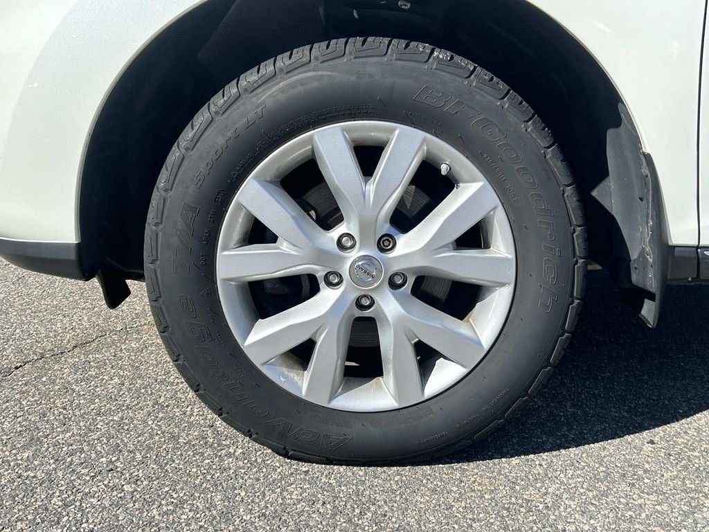 Used 2014 White Nissan SV image 8