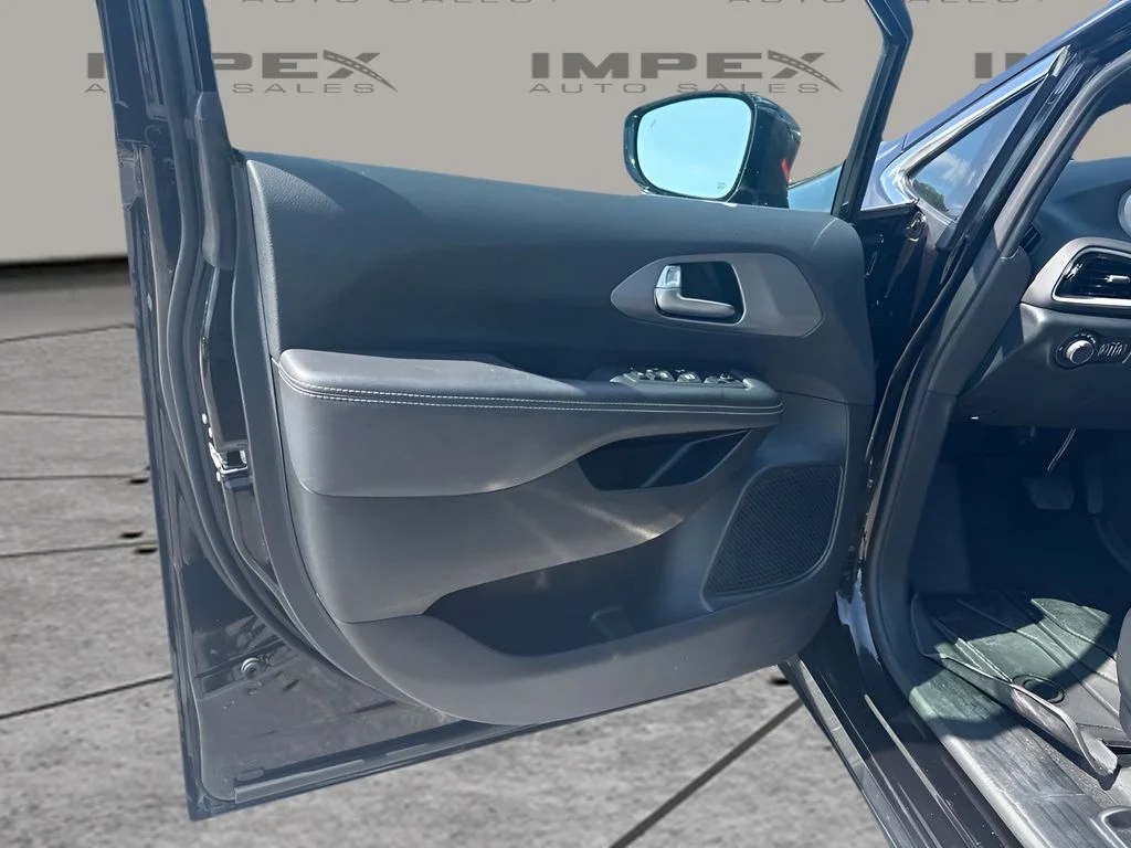 Used 2025 Black Chrysler LX image 17