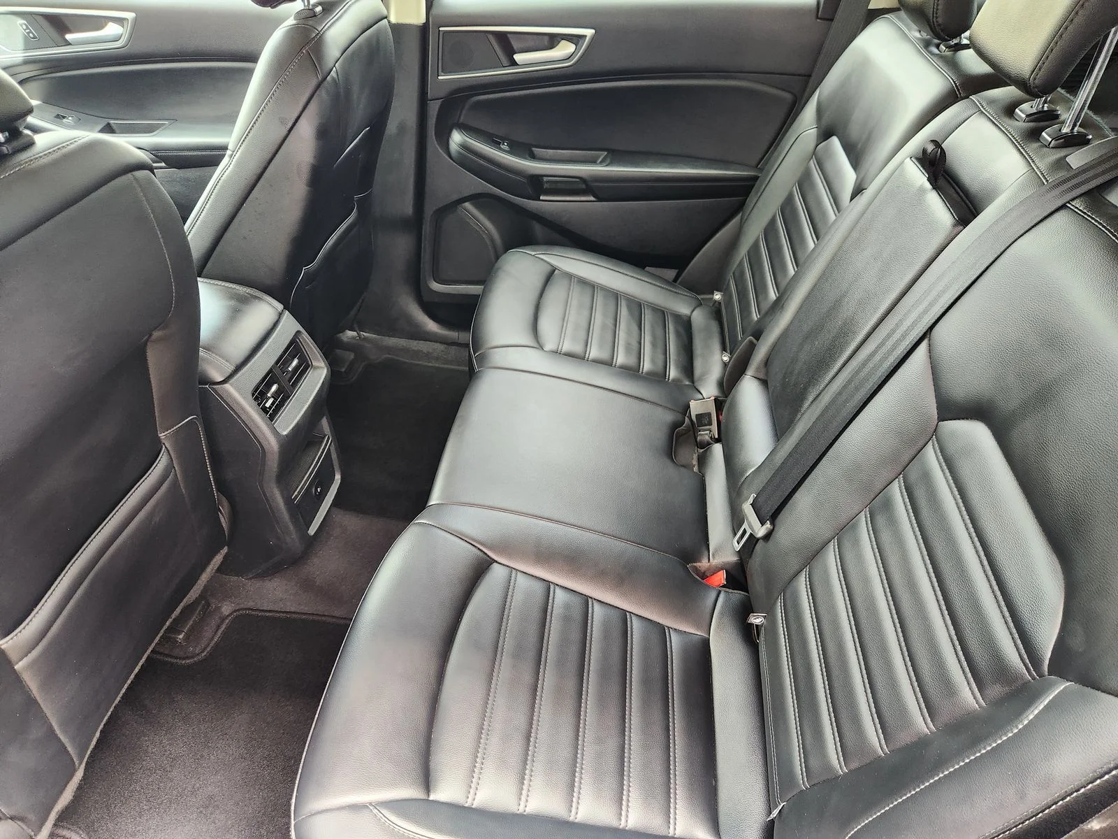 Used 2024 Gray Ford SEL image 31