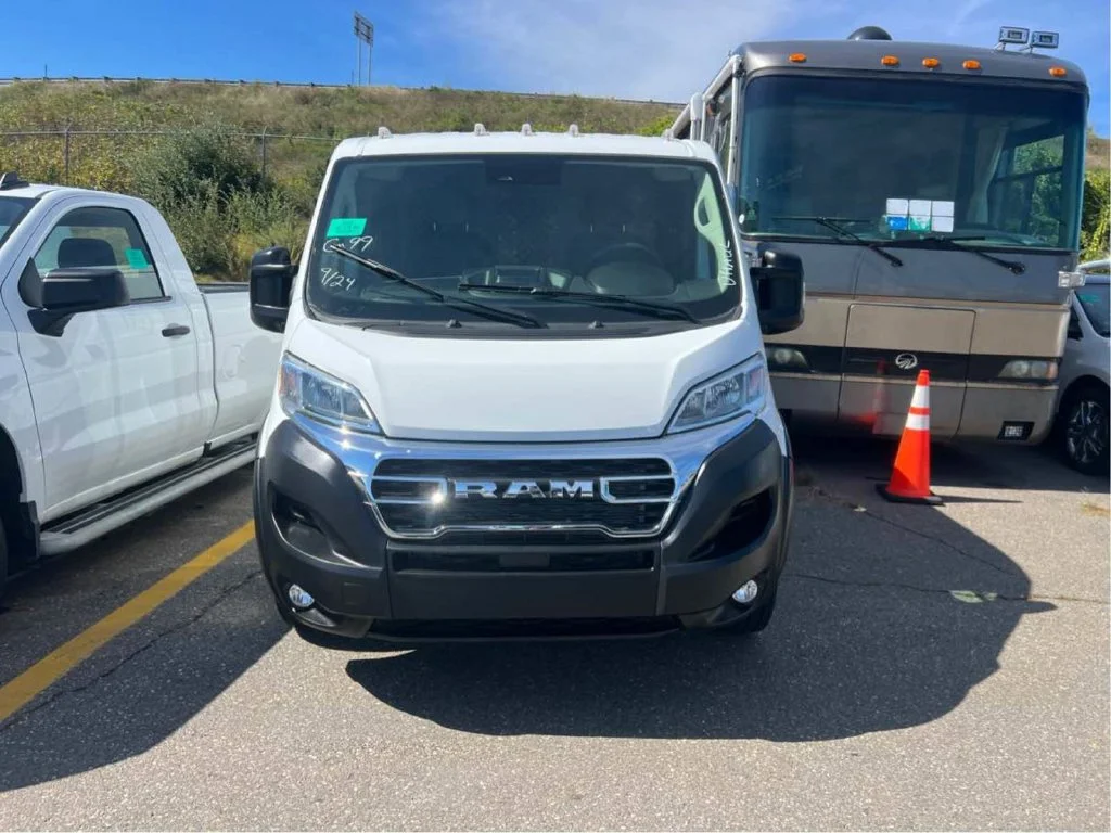 Used 2025 White Ram Base image 3
