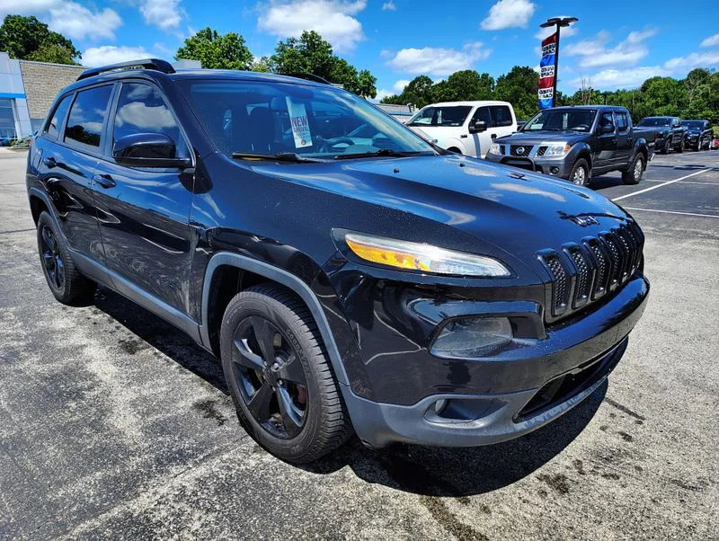 Used 2016 Black Jeep Latitude image 3