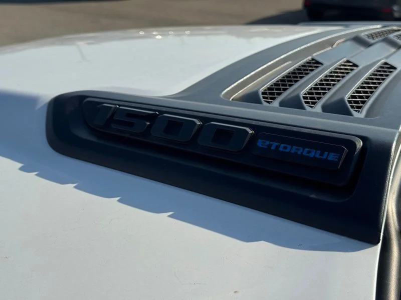New 2026 Ivory White Tri-Coat Pearl-Coat Exterior Paint RAM Laramie image 43