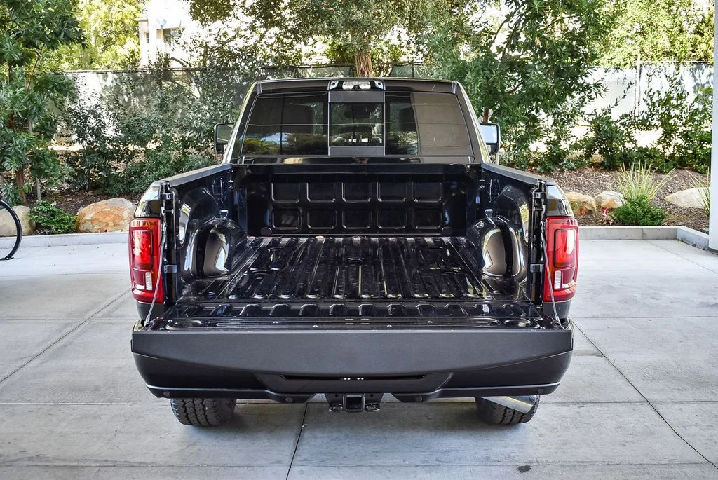 New 2026 Diamond Black Crystal Pearl-Coat Exterior Paint RAM Laramie image 25
