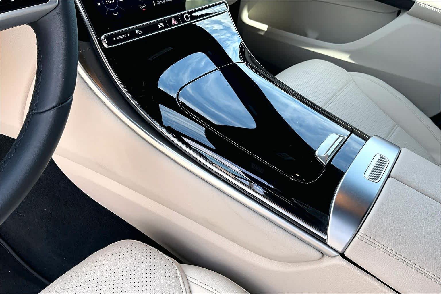 Used 2025 Polar White Mercedes-Benz GLC 300 image 17