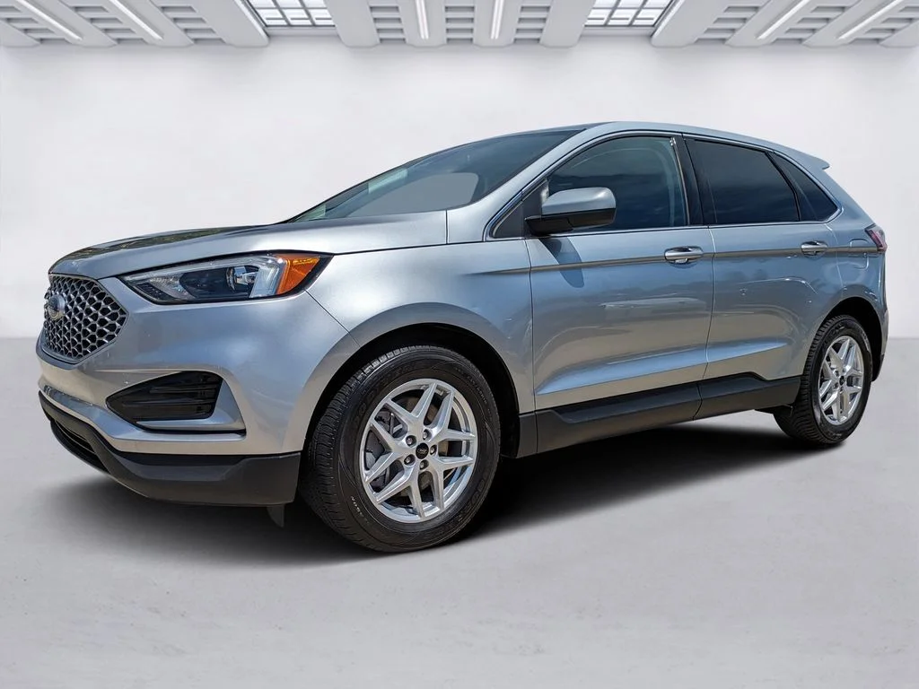 Used 2024 Silver Ford SEL image 7