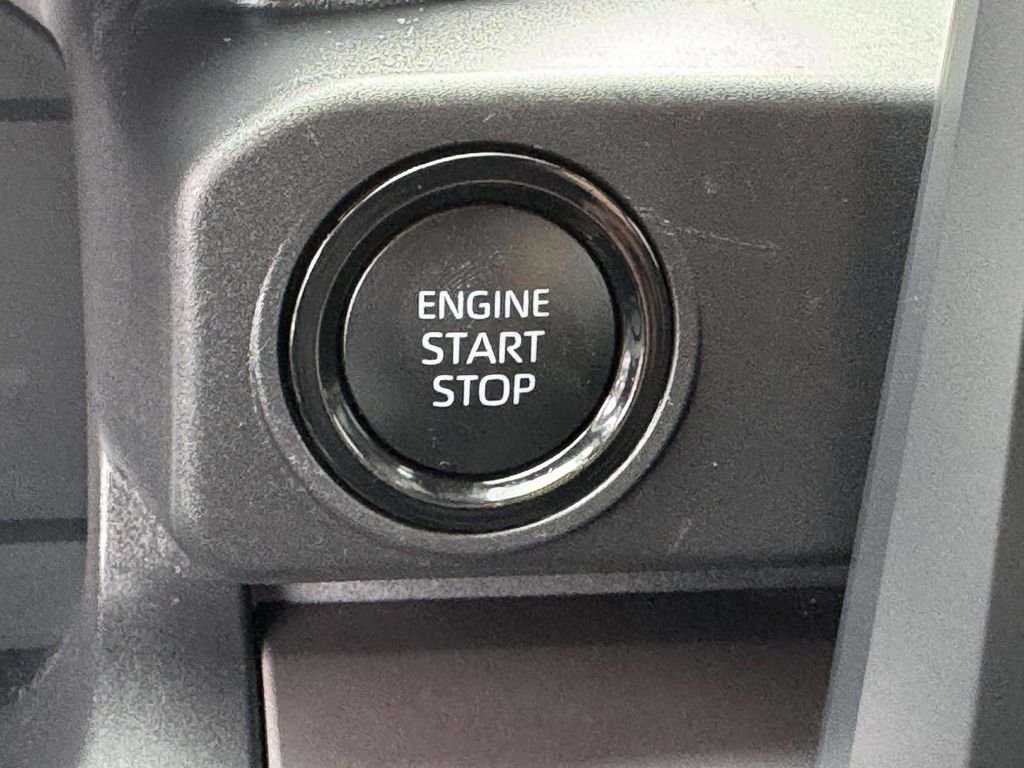 Used 2025  Toyota SR5 image 8