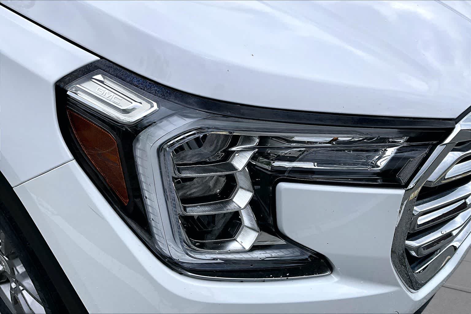 Used 2024 Summit White GMC SLT image 27