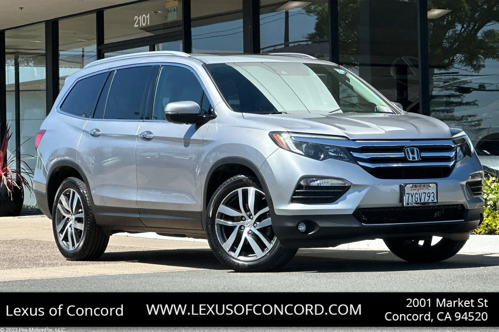2017 Honda Pilot 4WD Elite's photo