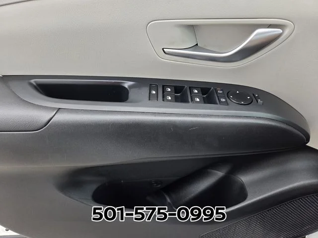 Used 2025 White Hyundai SEL image 35