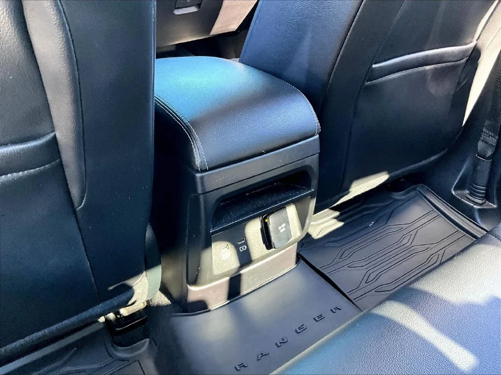 Used 2020 Silver Metallic Ford Lariat image 12
