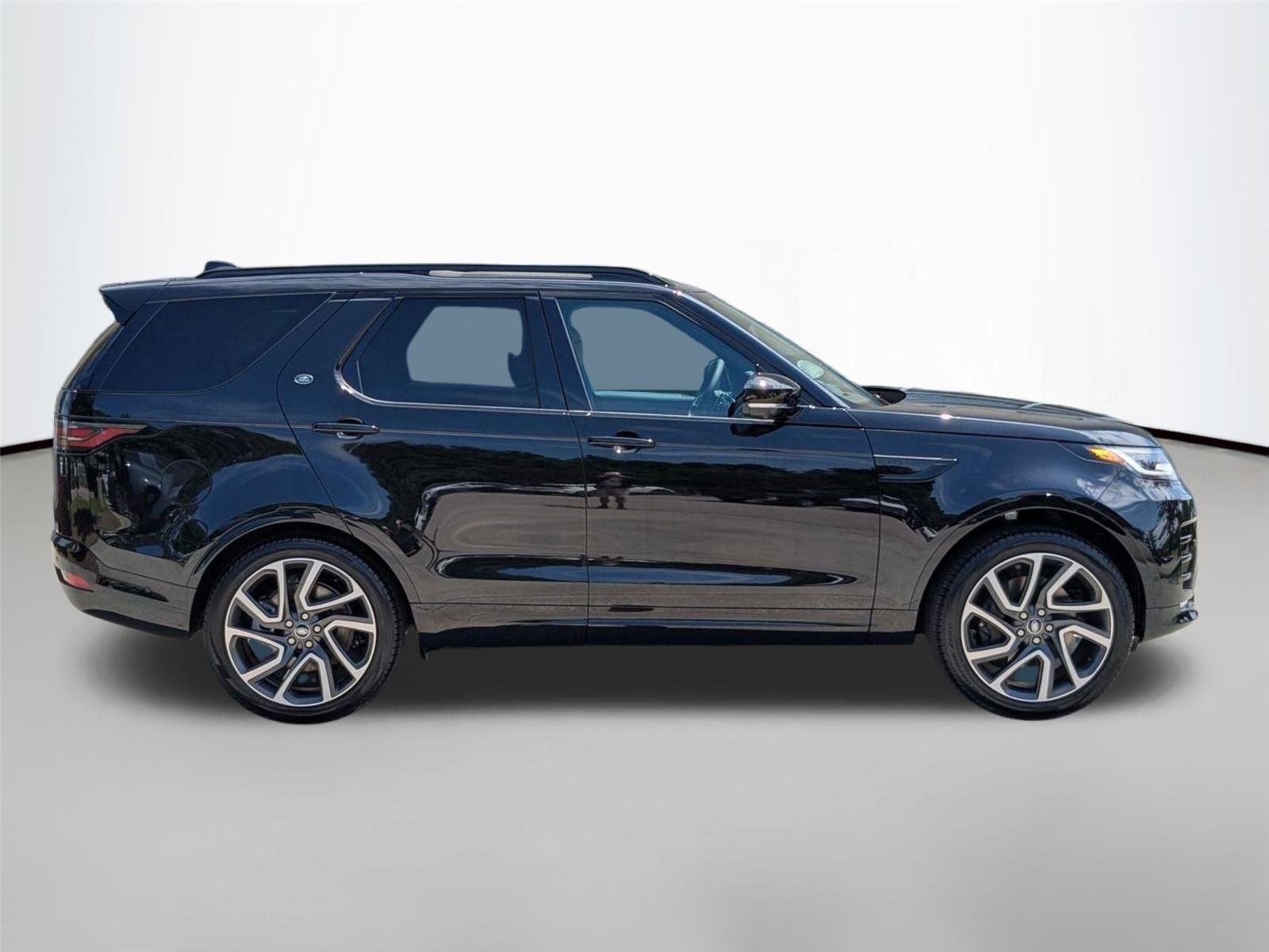 Used 2025 Santorini Black Metallic Land Rover Dynamic SE image 4