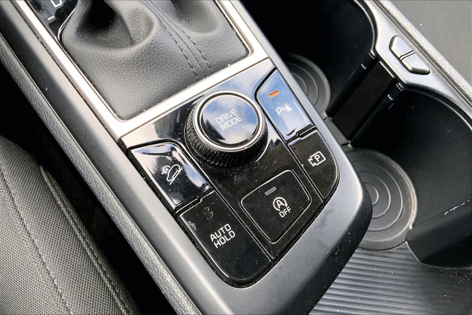 Used 2025 Everlasting Silver Kia LX image 35