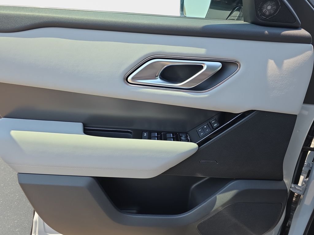 New 2026 Arroios Grey Land Rover S image 19