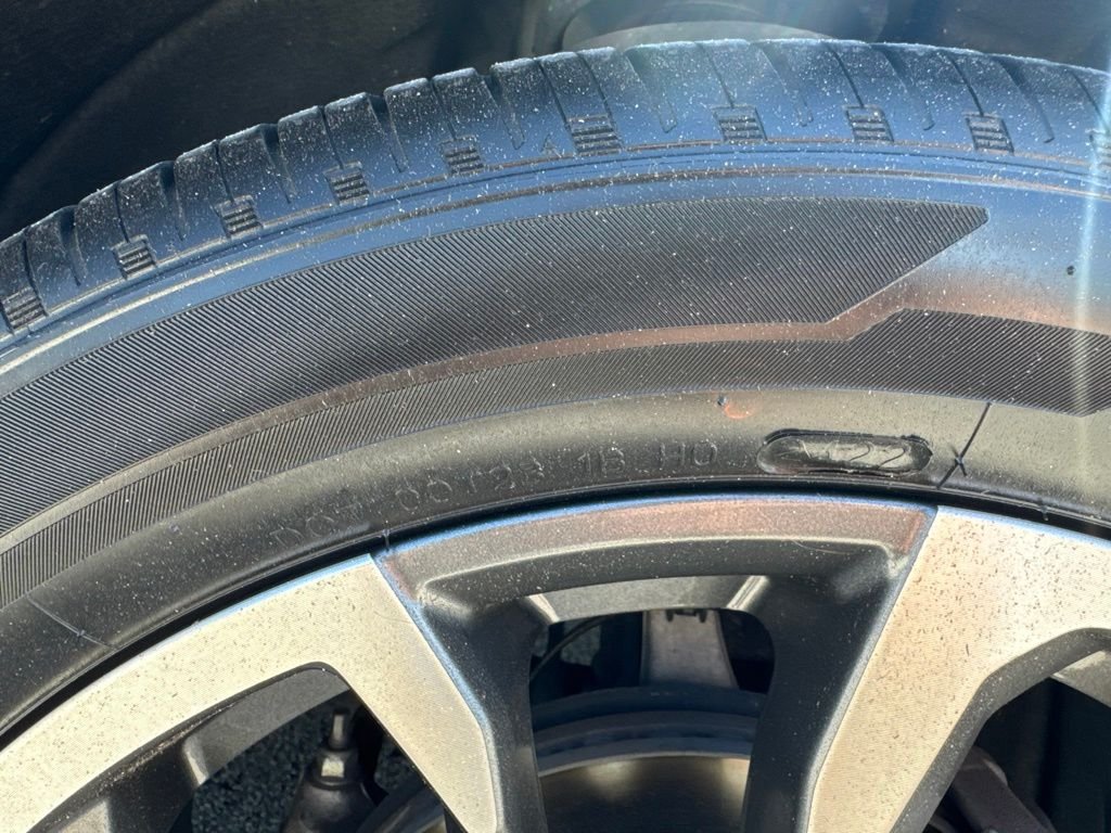 Used 2022  GMC SLT image 11