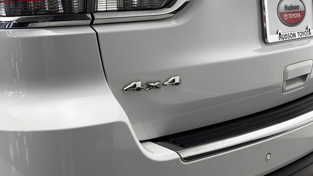 Used 2018 White Jeep Limited image 6