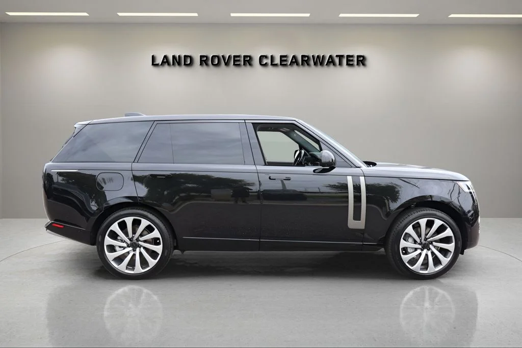 New 2026 Santorini Black Land Rover SE image 6