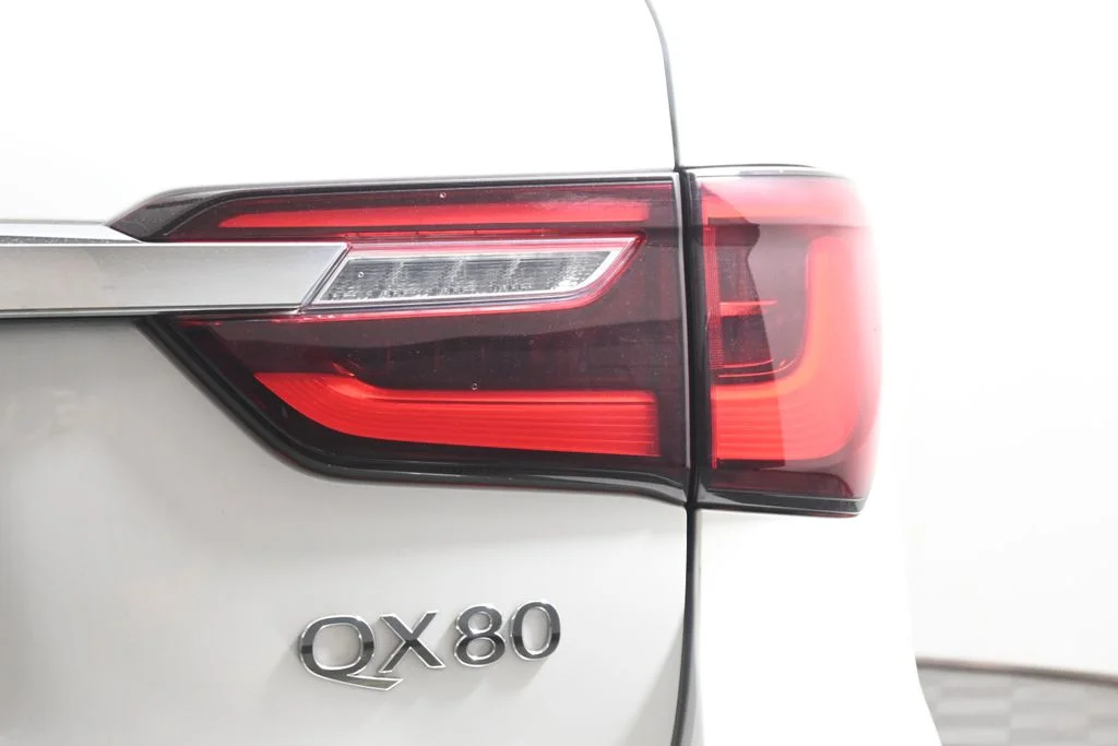 Certified Used 2023 White INFINITI LUXE image 13