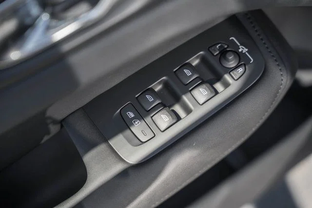 2026 Volvo XC60 Plus - Photo 34
