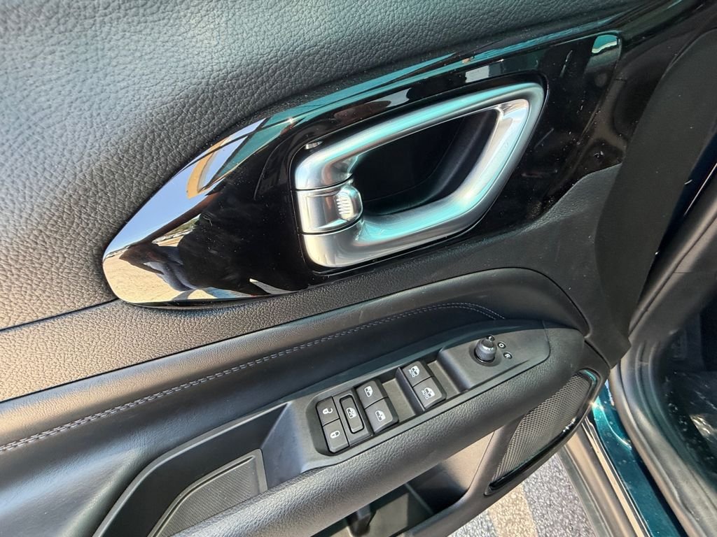 New 2026 Fathom Blue Pearl-Coat Exterior Paint Jeep Latitude image 11
