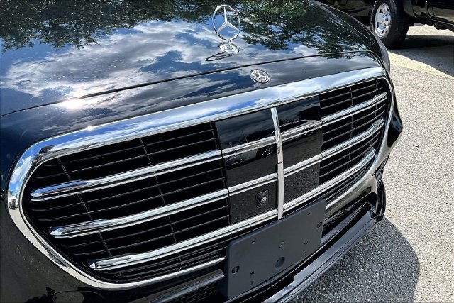 Used 2022 Black Mercedes-Benz S 580 image 27