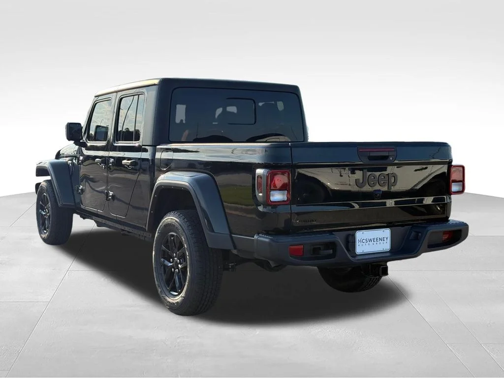 Used 2022 Black Jeep Altitude image 3