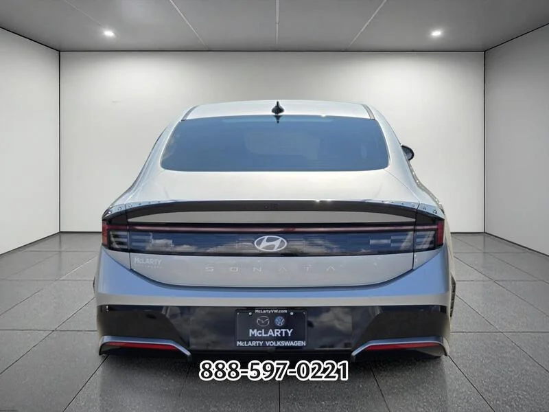 Used 2025 Silver HYUNDAI SEL image 4
