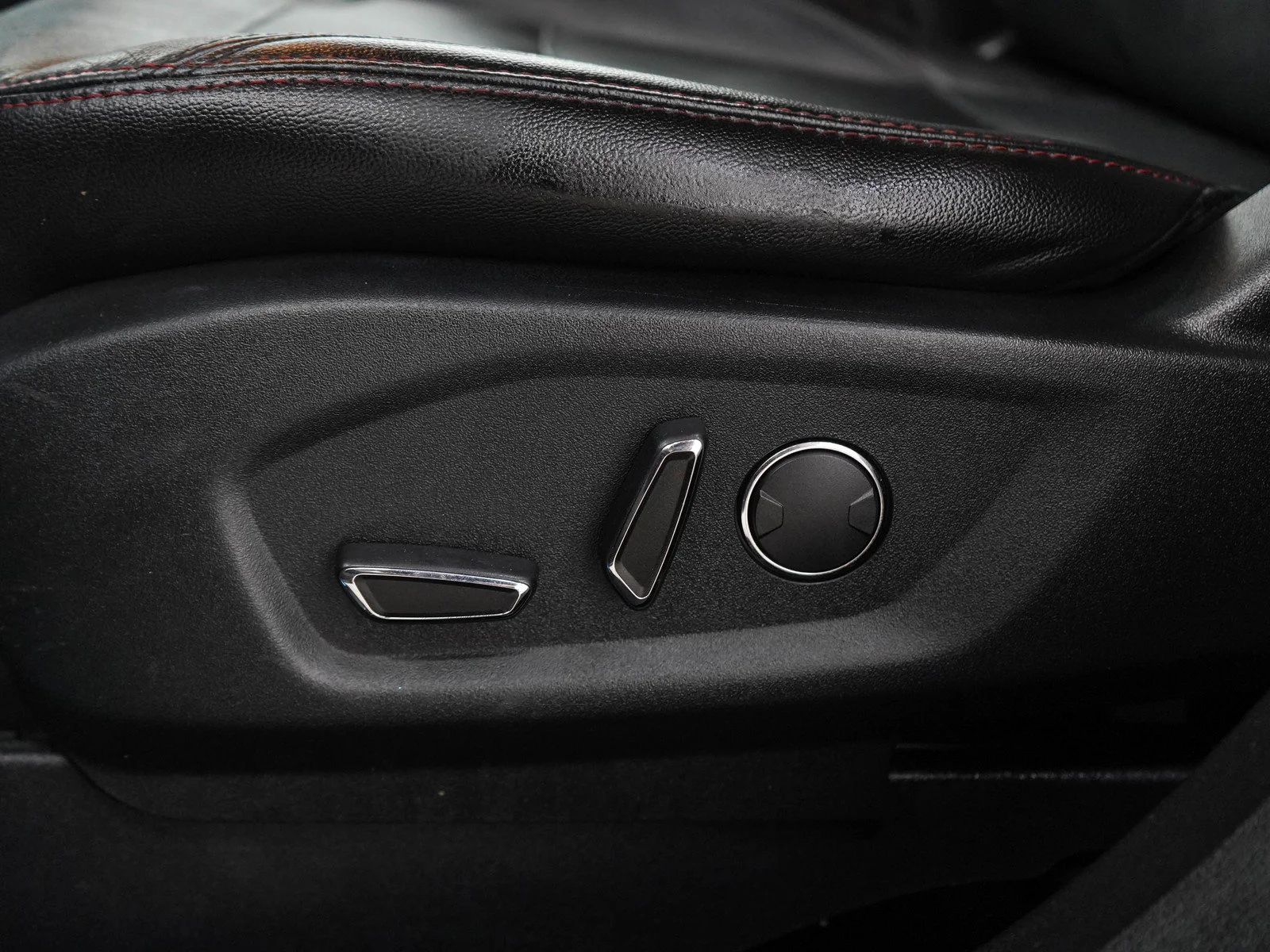 Used 2017 Quartz Metallic Ford Sport image 28