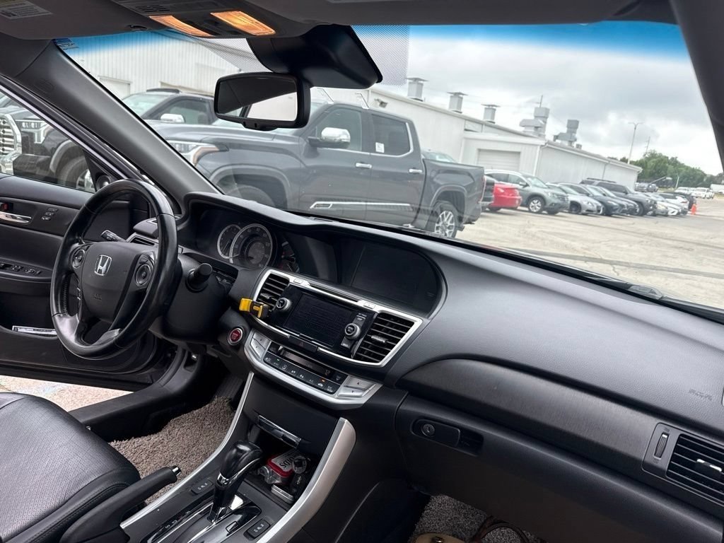 Used 2015  Honda EX-L image 16