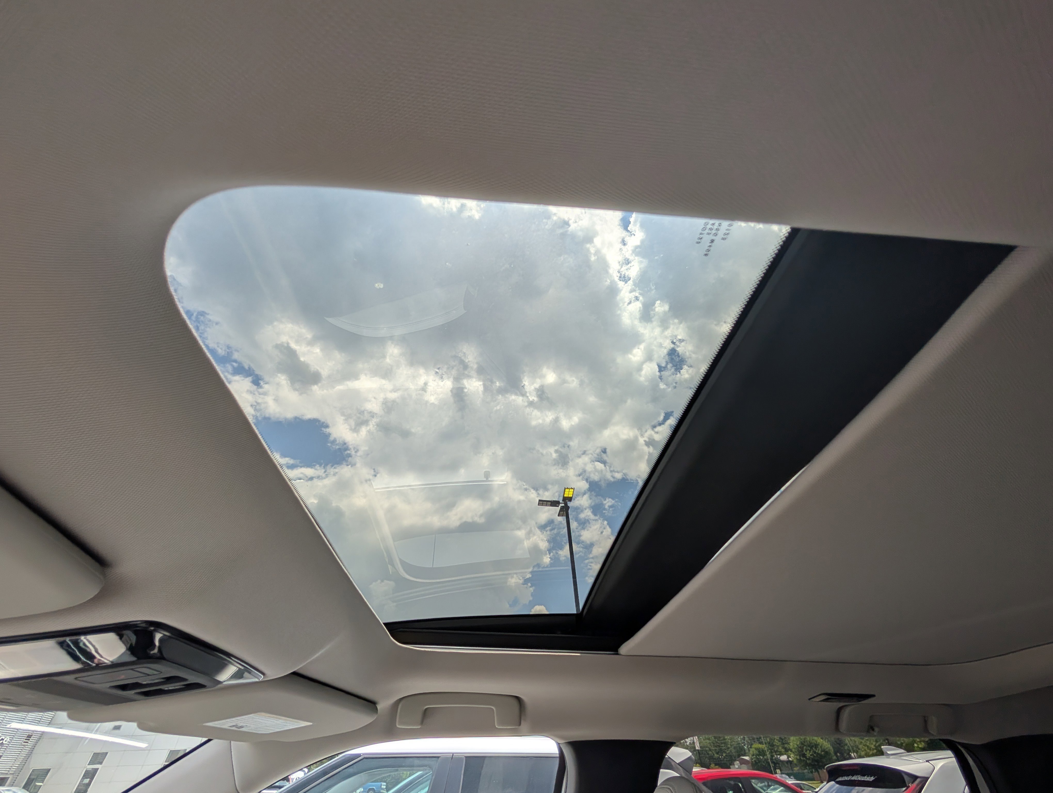Used 2025 White Diamond Mitsubishi SE image 37