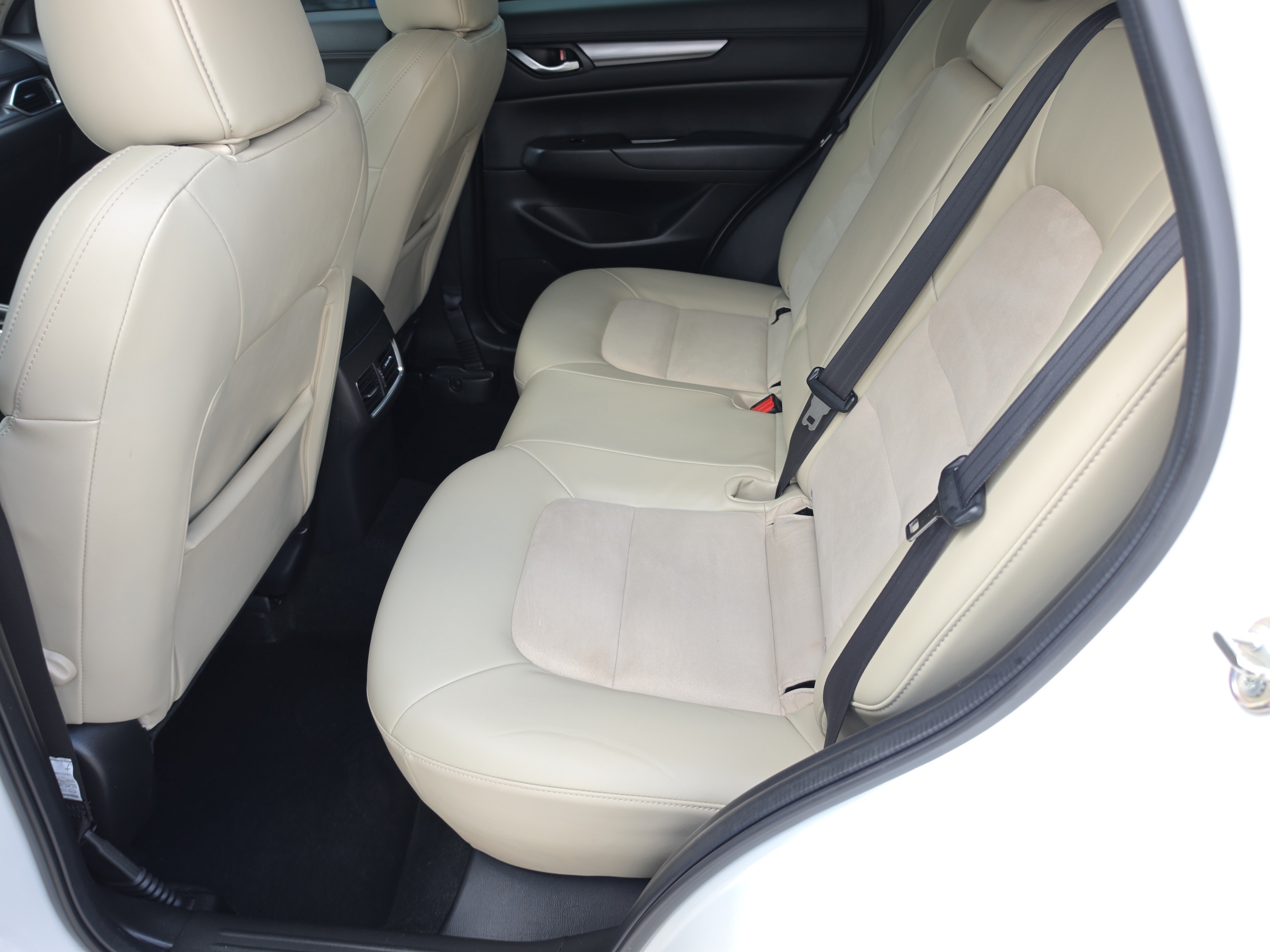 Used 2018 Snowflake White Pearl Mica Mazda Touring image 17