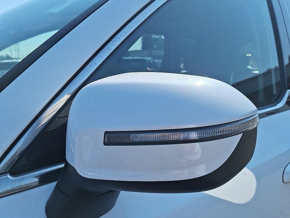 Used 2020 Snow White Pearl Kia EX image 31