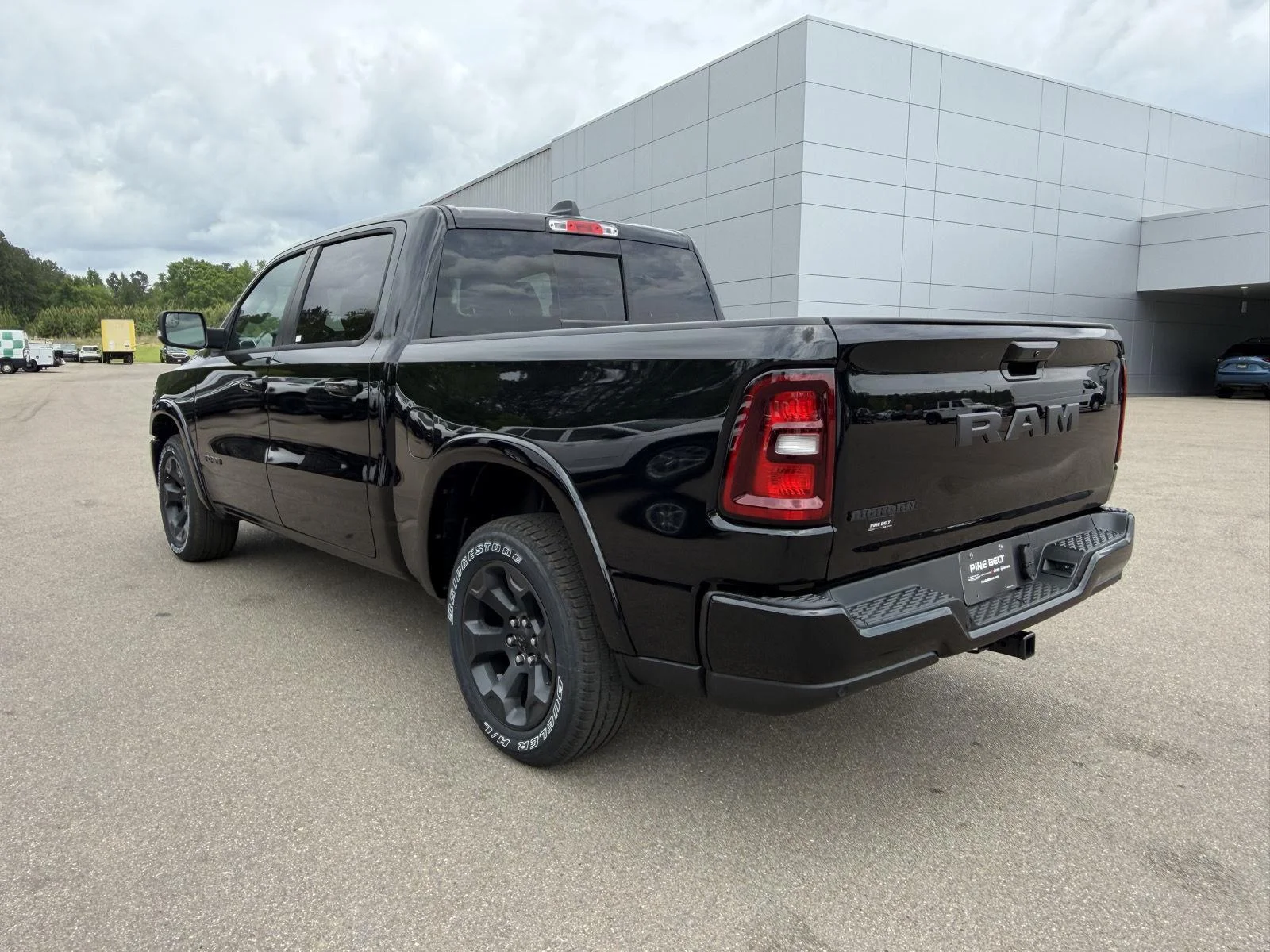 New 2026 Diamond Black Crystal Pearl-Coat Exterior Paint RAM Big Horn image 4