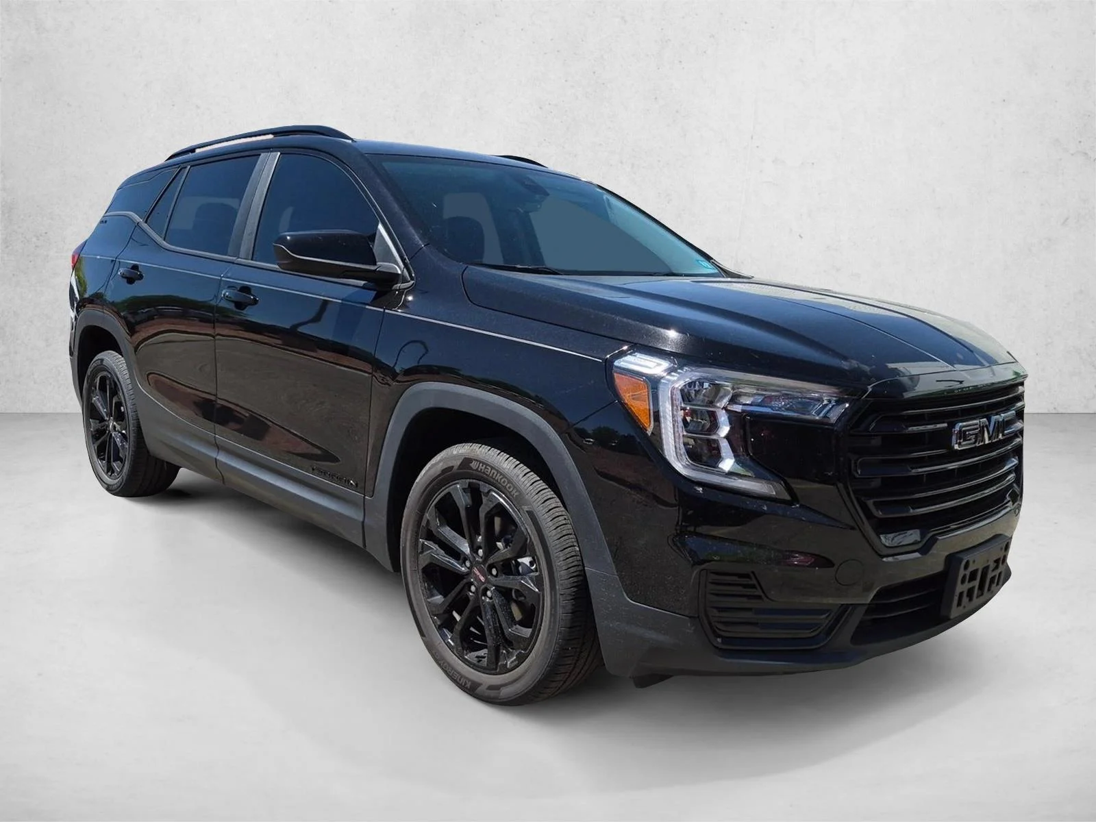 Used 2022 Ebony Twilight Metallic GMC SLE image 3