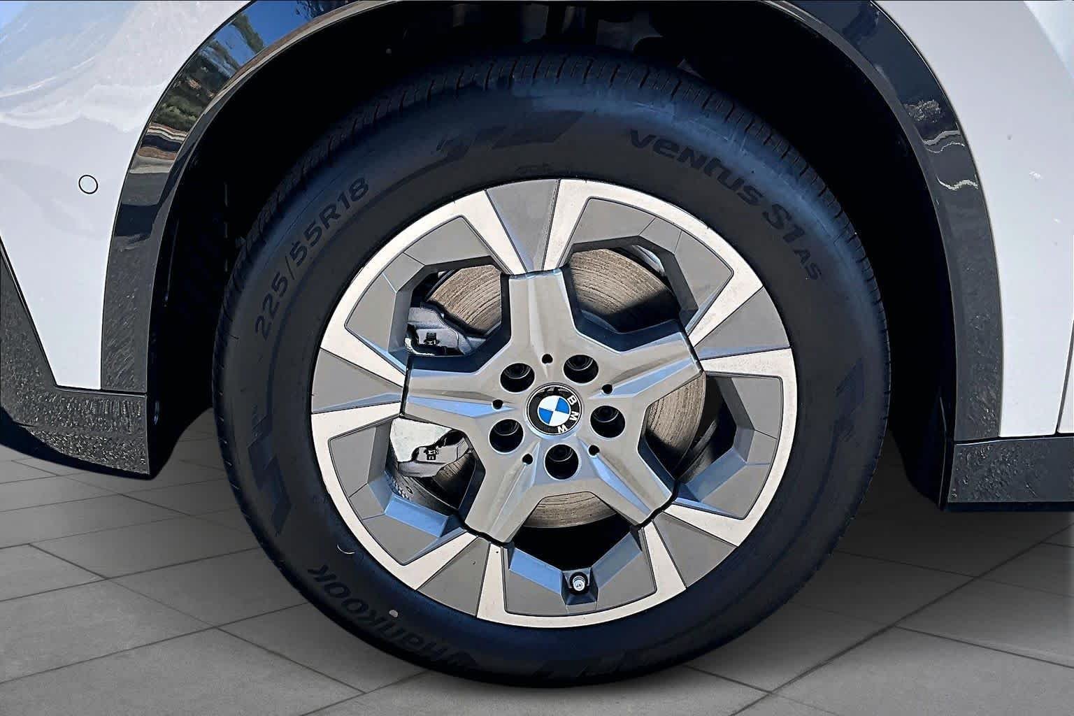 Used 2026 Mineral White Metallic BMW xDrive28i image 11