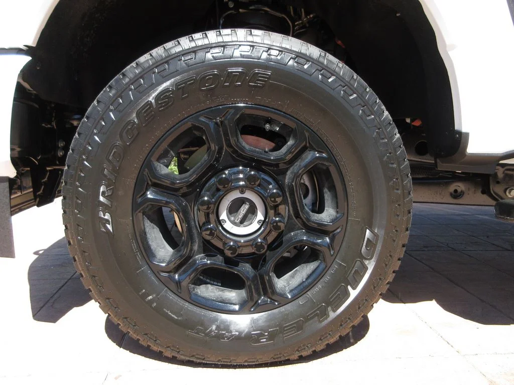 New 2026 Oxford White Ford XL image 8