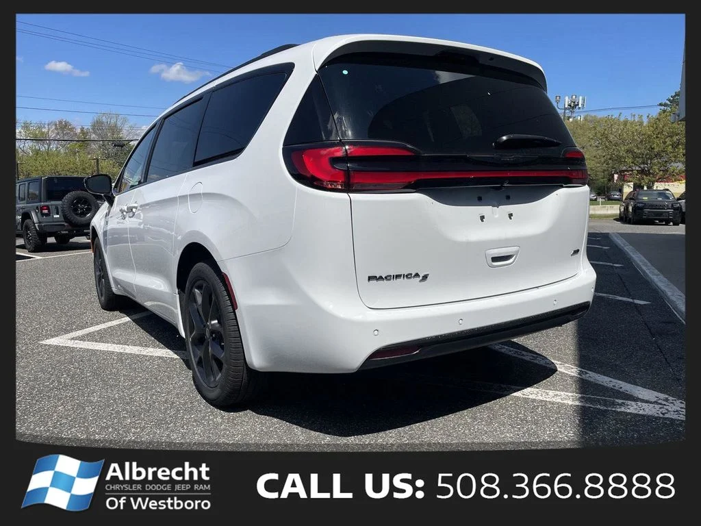 New 2026 Bright White Clear-Coat Exterior Paint Chrysler Select image 3