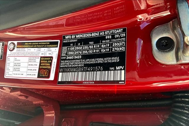 New 2026 MANUFAKTUR Patagonia Red Metallic Mercedes-Benz GLC 300 image 9