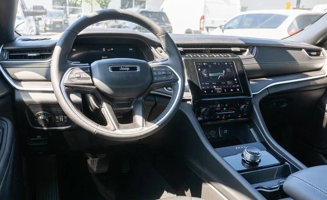 New 2026 Diamond Black Crystal Pearlcoat Jeep Laredo X image 11