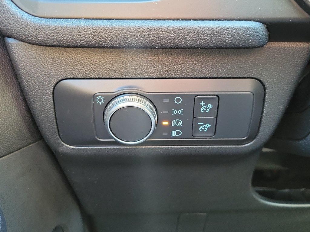 Used 2020 Red Metallic Ford SE image 24