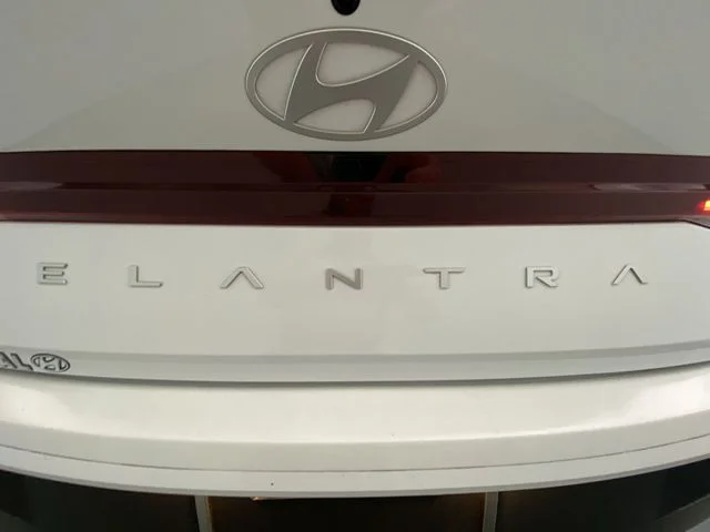 Used 2024 White Hyundai SEL image 26