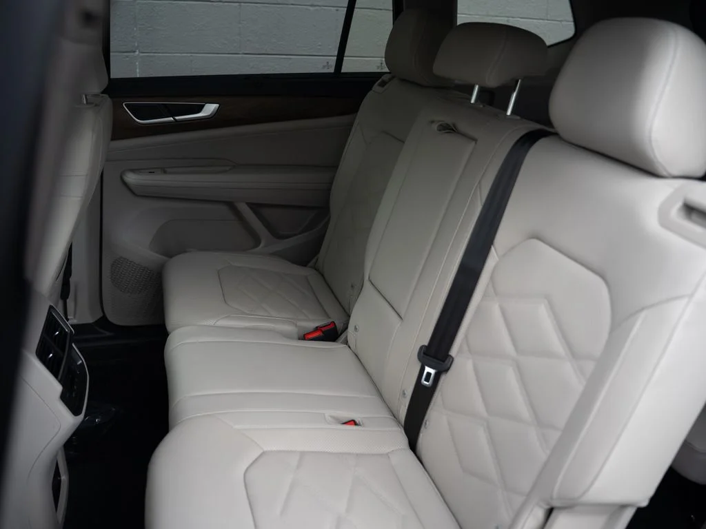 New 2026 Black Volkswagen 2.0T SE w/Technology image 9